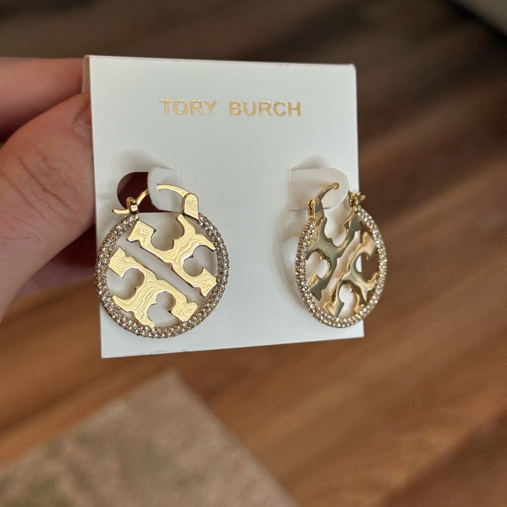 Nwt Tory Burch Gold rhinestone logo hoop Earrings - Picture 5 of 5